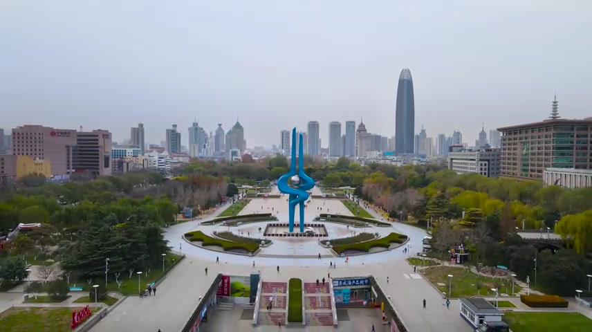 济南山东泉城济南泉城广场航拍后退