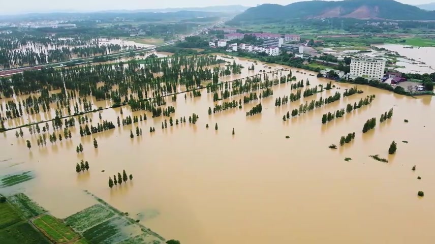 航拍农村遭遇洪涝灾害农田被洪水淹没