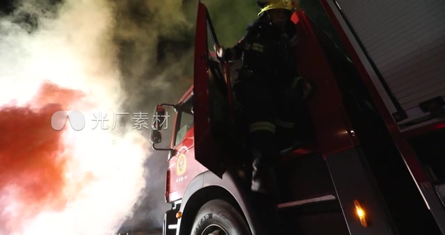 消防战士快速出动灭火写意镜头一组
