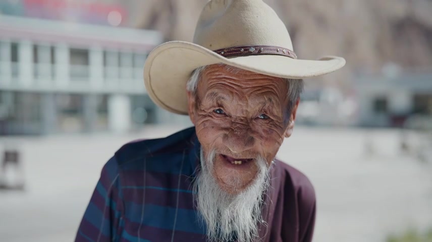 少数民族西藏藏族老百姓幸福笑脸笑容希望