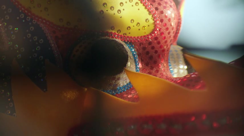 舞龙表演田野舞龙民俗表演