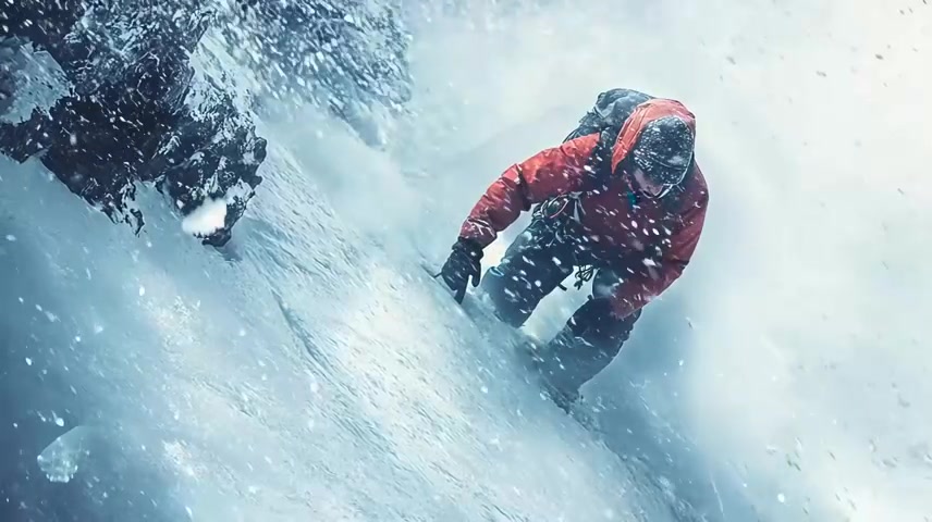 团队徒步励志攀登雪山奋斗登顶登山勇攀高峰