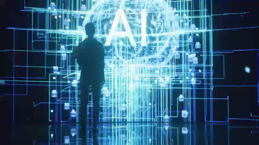 一个女人拿着笔记本电脑网络动画互动分析人工智能的专业数据科学家.