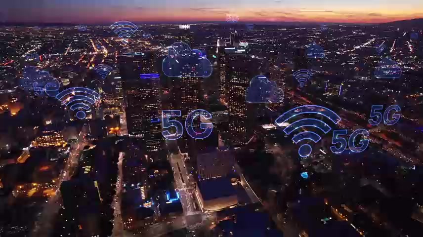 通过连接的空中城市无线网络、移动技术概念、数据通信、云计算、人工智能、物联网洛杉矶天际线未.