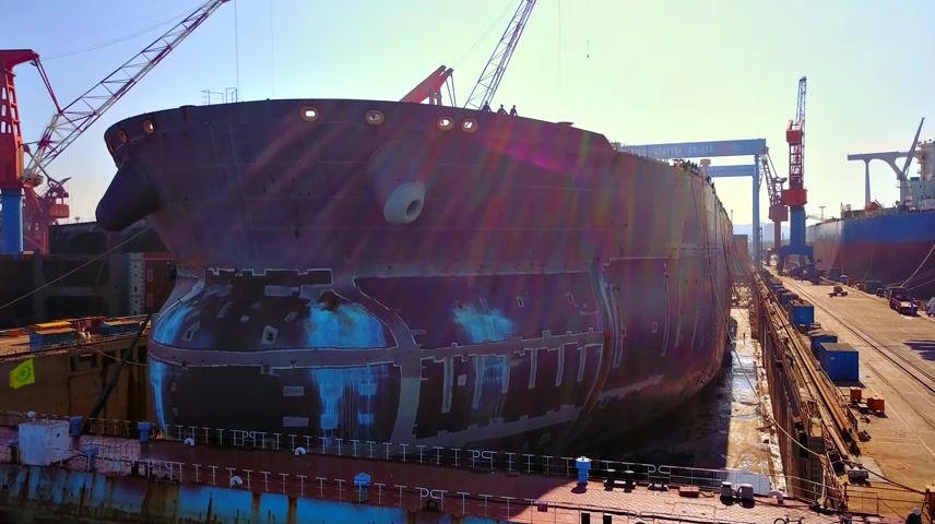 航拍造船厂生产基地