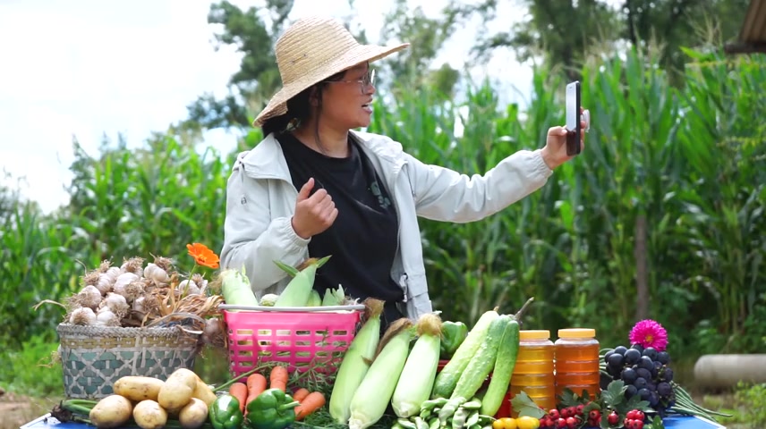 农民主播在线直播销售农产品