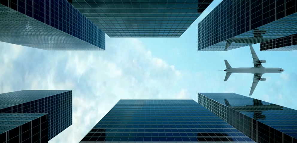 高端商务飞机穿越城市