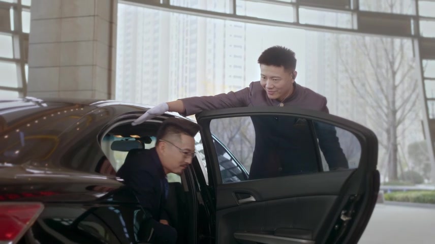 商务高端人士入住商务酒店喝咖啡