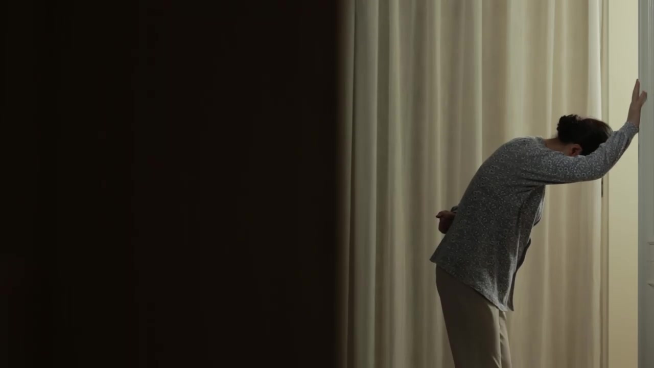 风湿类风湿腰椎间盘突出腰疼孤寡老人