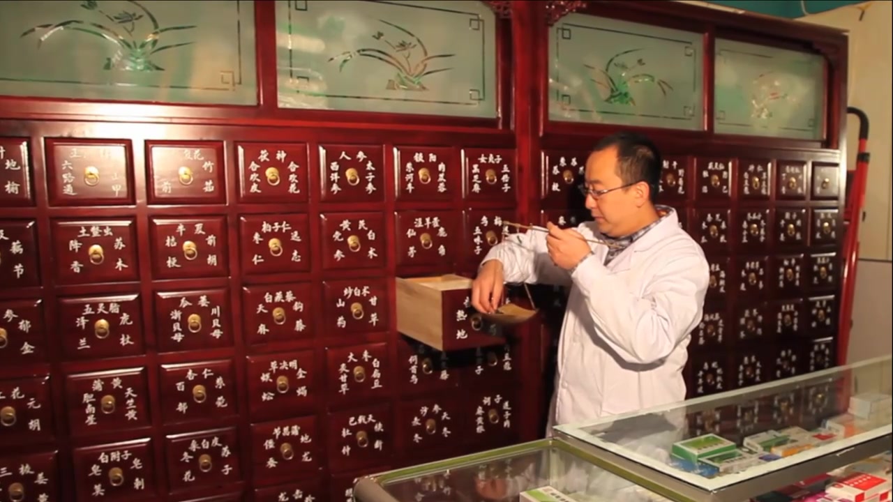 中医 实拍中医院中医中药铺药店诊治开药抓药治病
