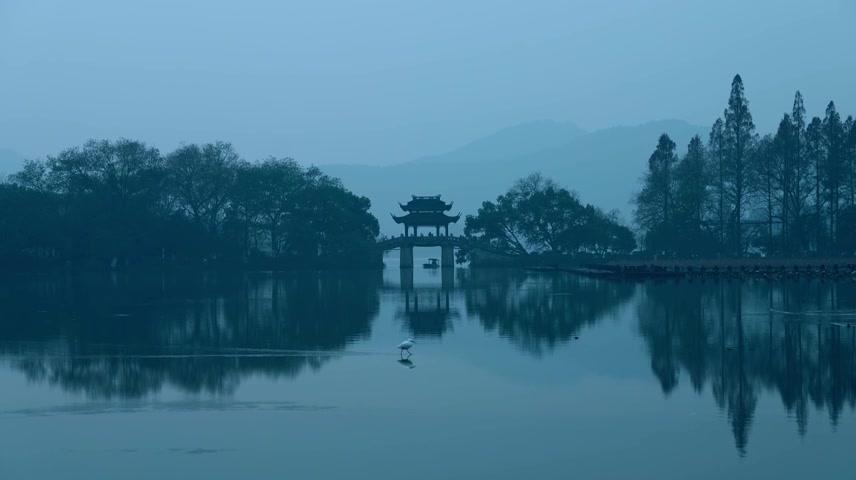 航拍西湖的早晨