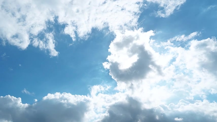 阳光穿过云朵云层天空太阳光芒丁达尔耶稣光