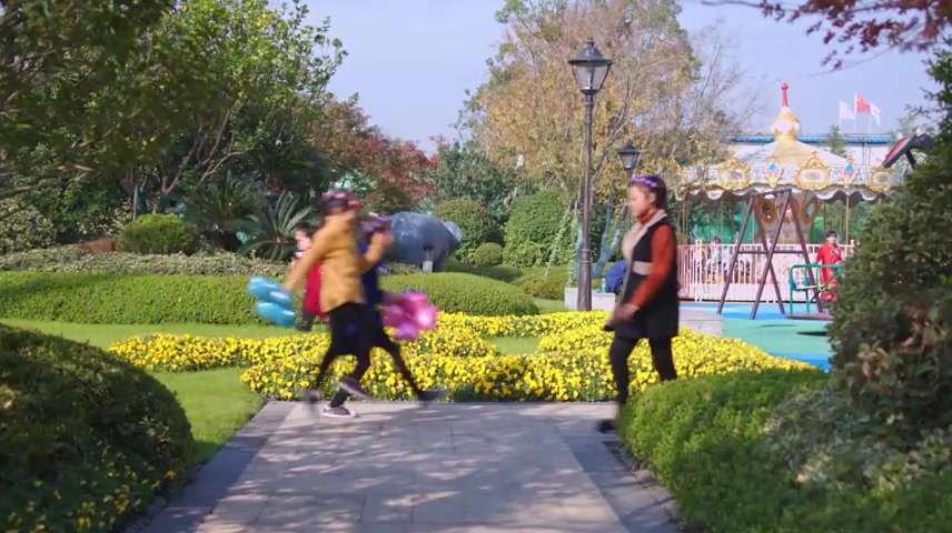 儿童成长玩耍小区游乐场