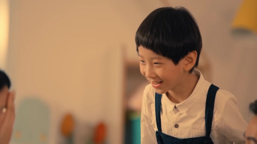 亲子游戏父母陪伴智能家居智慧生活照明