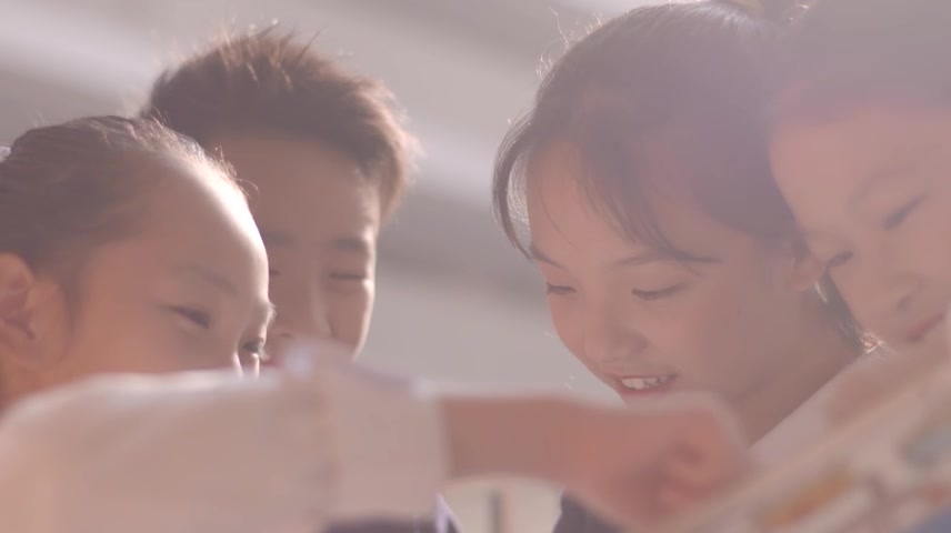 唯美写意温馨阳光开心快乐小学生朝气蓬勃