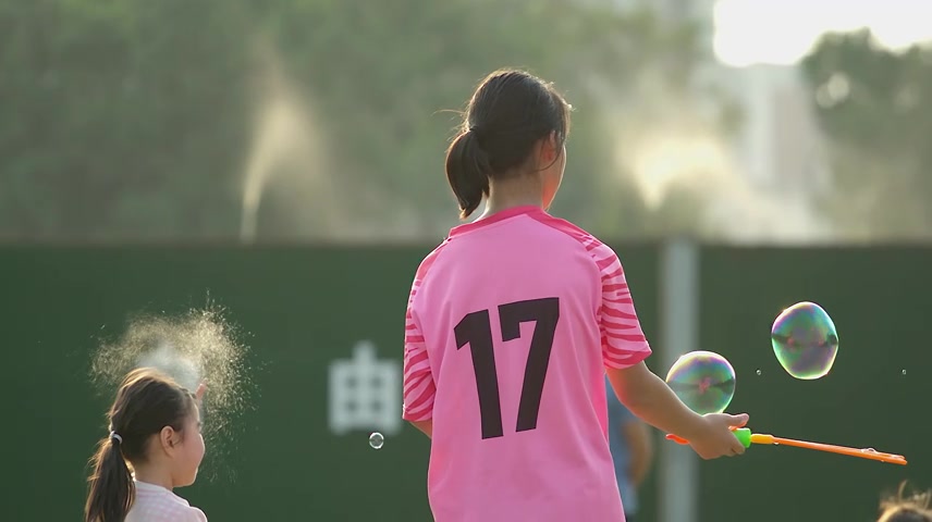 小孩玩刷儿童童年纯真陪伴