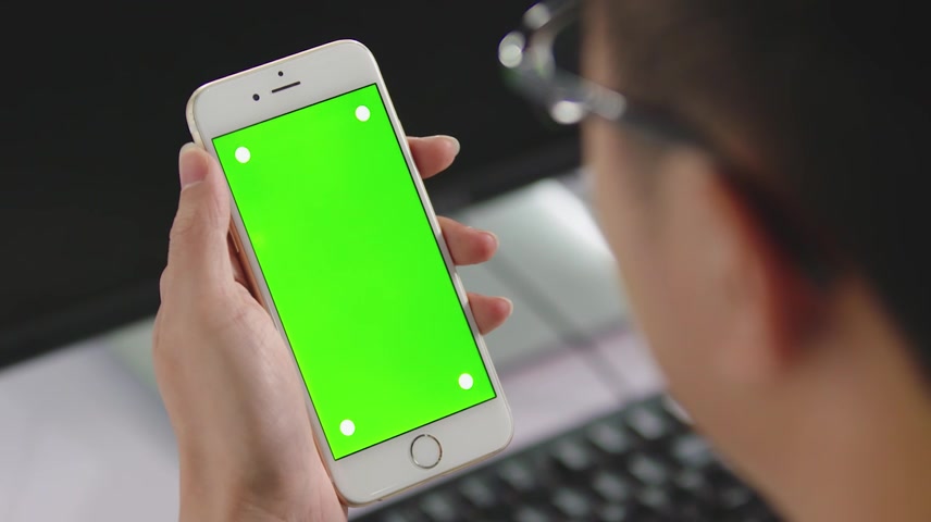 手机绿屏操作实拍素材